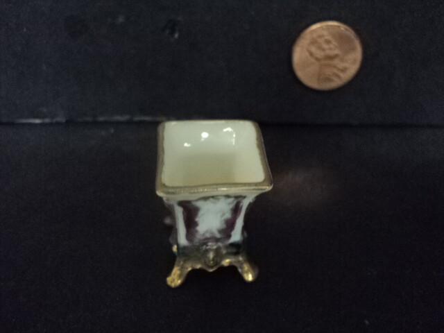 DOLLHOUSE PORCELAIN VASE-SQUARE