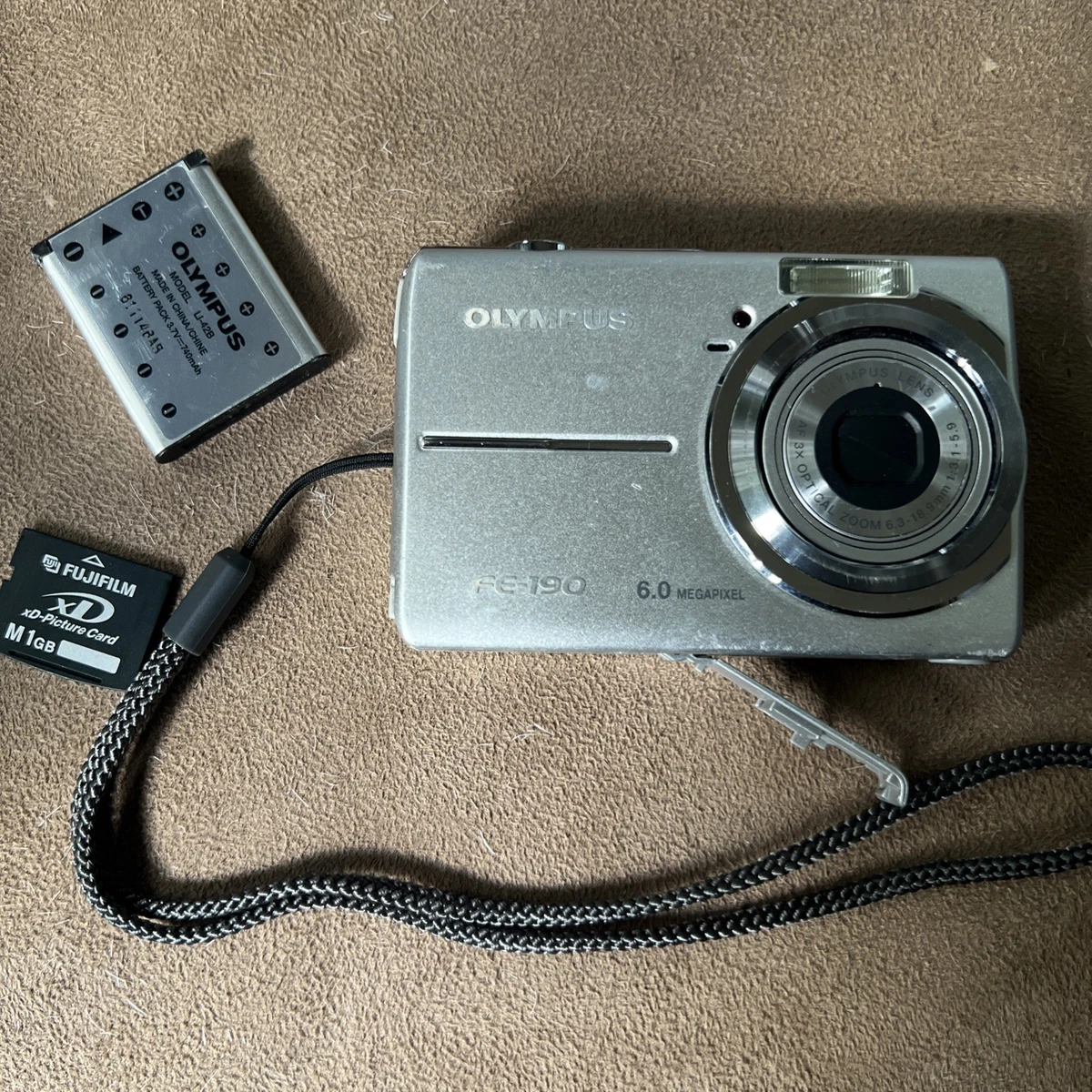 Olympus Digital Camera FE-190 8.0MP- Silver 1GB + MEMORY CARD