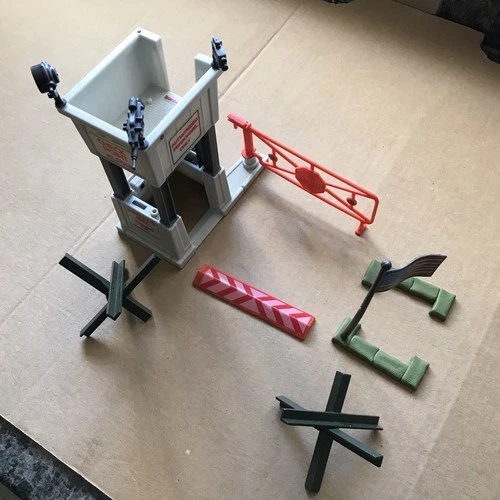 Hasbro G.I. Joe ARAH 1985 Check Point Battle Station Play Set Near Complete