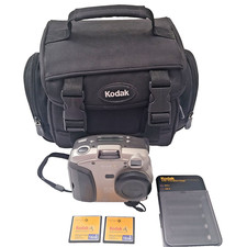 Kodak DC220 Zoom Camera w/Bag Battery Charger and 2 Memory Cards