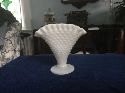 FENTON Small Wjite Milk Glass Hobnail Fan Bud Vase Crimped Rim 4"
