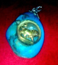 Türkisfarbener Edelstein - Anhänger mit Sternzeichen LÖWE * Silber-Aufhängung