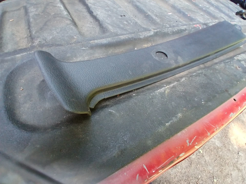 96 GEO TRACKER SUZUKI SIDEKICK 4 Door  the right side Jam Plastic Trim - Image 3 of 4