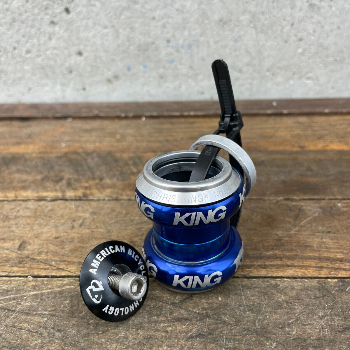 Vintage Chris King Headset Blue 1 1/8 Inch NoThreadset Bold Vintage Chris King Headset Blue 1 1/8 Inch NoThreadset Bold