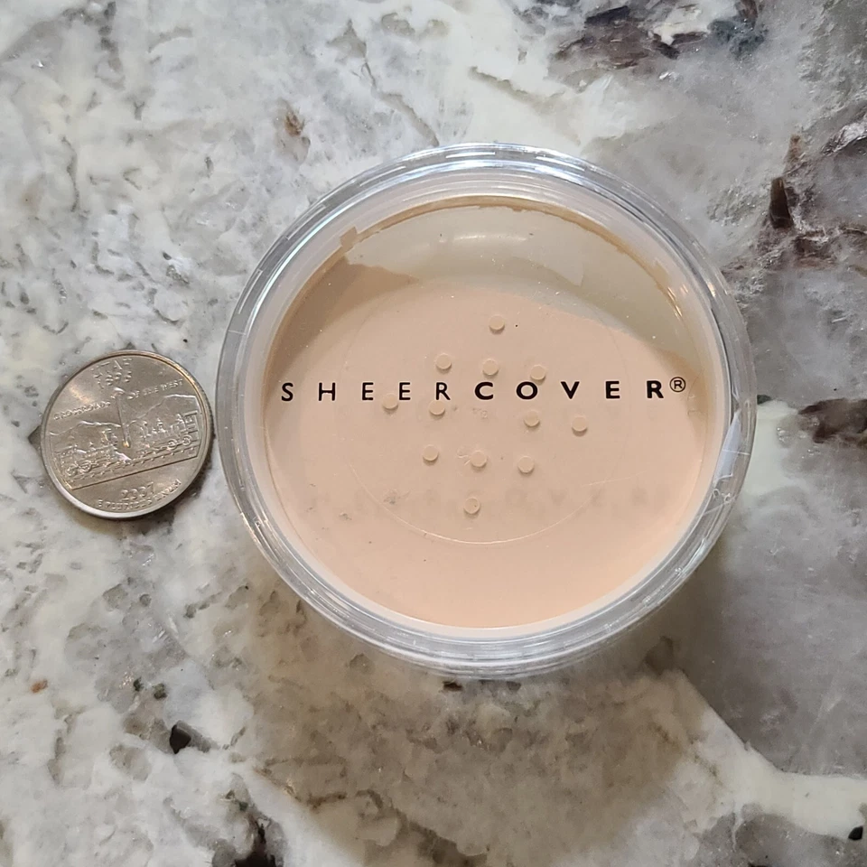 Sheer Cover TRANSLUCENT Finishing Powder 4g (4all shades: light medium tan dark) - Image 2 of 2