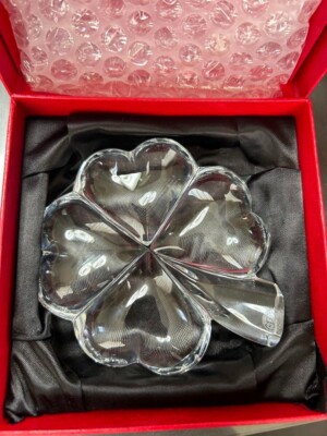 Baccarat Crystal clear Four Leaf Clover of good luck Paperweight