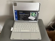 blue bolt Rotating Wireless Keyboard iPad Case EUC Silver