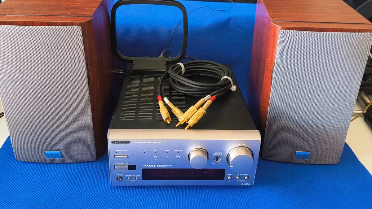 Onkyo R‑805X Receiver + D‑N3XA Cherry Speakers – Very Good