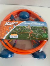 NEW      Banzai Wigglin Water Sprinkler - 12 Ft - Summer Outdoor Backyard Kids