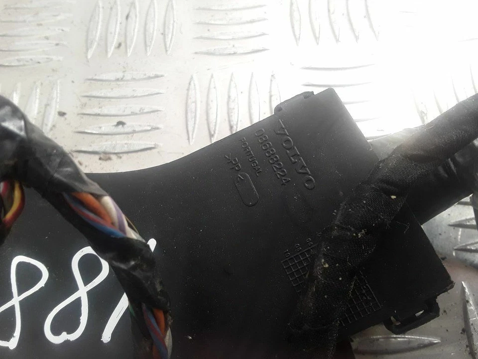 Volvo S40 2.0D 100kw Saloon 2005 Inner Body Wiring Harness 30712008A - Image 2 of 4