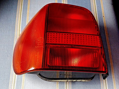 Rücklicht Rückleuchte links VW Polo 6N 6N0945095 TOP Zustand