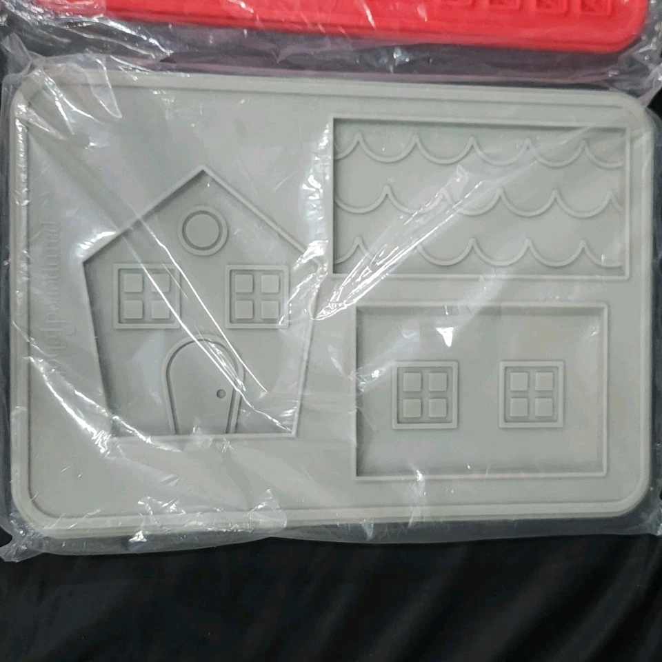 Pampered Chef Cookie House & Holiday Molds New Sealed lot of 3 - Image 3 of 4