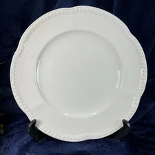 Johnson Bros England OLD ENGLISH WHITE 10 5/8” Dinner Plate Black Stamp