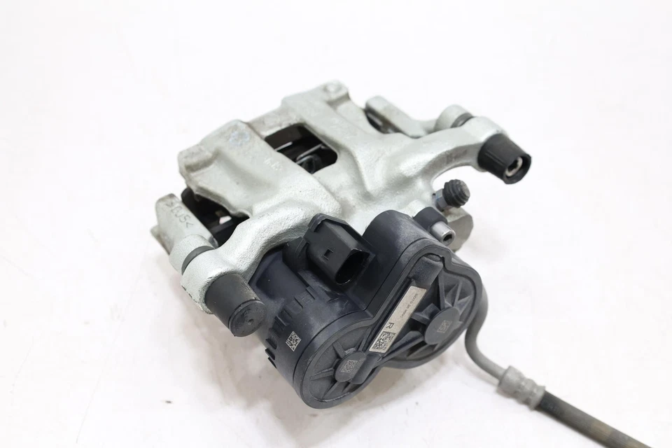 2020 - 2025 年 MAZDA CX30 后方右乘客侧盘制动计算器 原始设备制造商 BCKAK1900 — 第 2/4 张图片