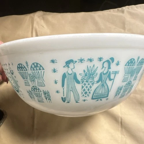 Pyrex 404 Amish Butterprint Mixing Bowl White Turquoise Glass 11in Oven-Safe