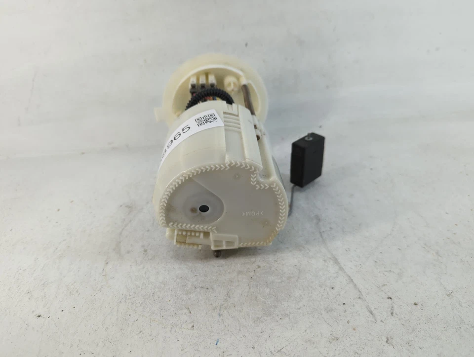 2001-2002 Dodge Caravan Electrical Gas Fuel Pump Assembly UMO70 - Image 4 of 4