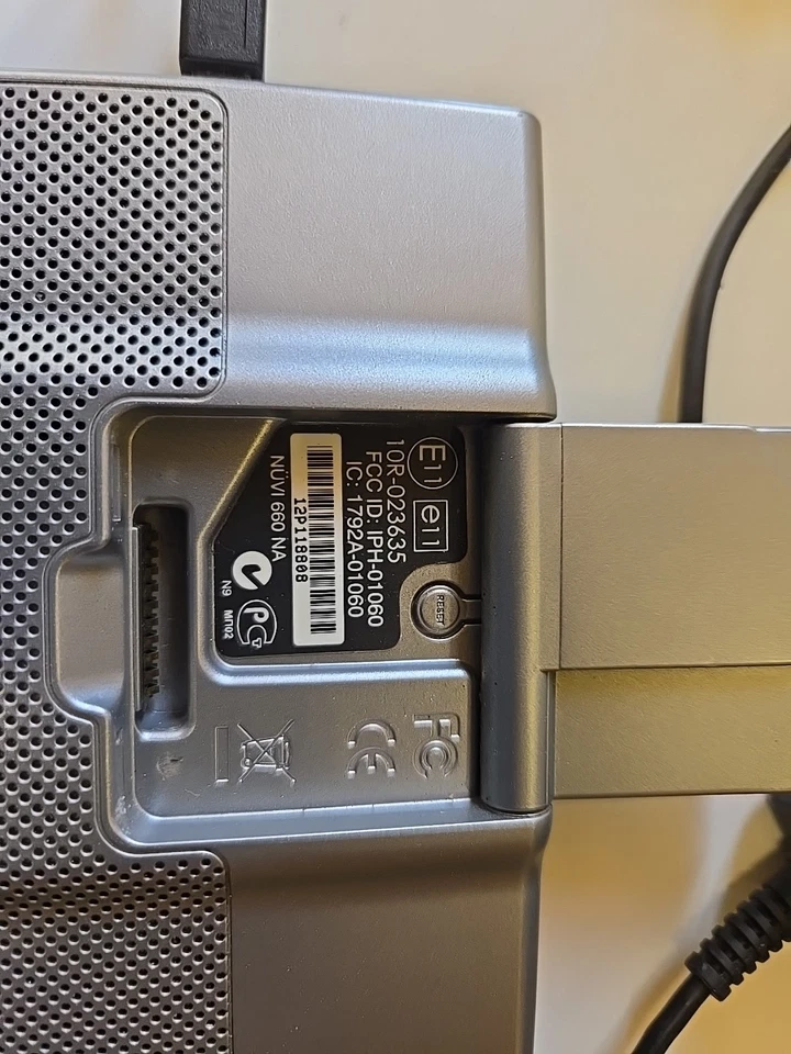 Garmin Nuvi 660 NA Bluetooth GPS Navigation Personal Travel Assistant Bundle - Image 3 of 4