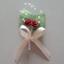 Rosen Anstecker Hochzeit Wei&szlig; Satin Perlen Hochzeitsanstecker Br&auml;utigam Deko Rot