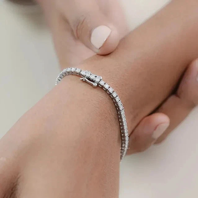 Brazalete de tenis de diamantes redondo creado en laboratorio de 5 quilates de oro blanco de 14 quilates de 7,25" Foto 4 de 4