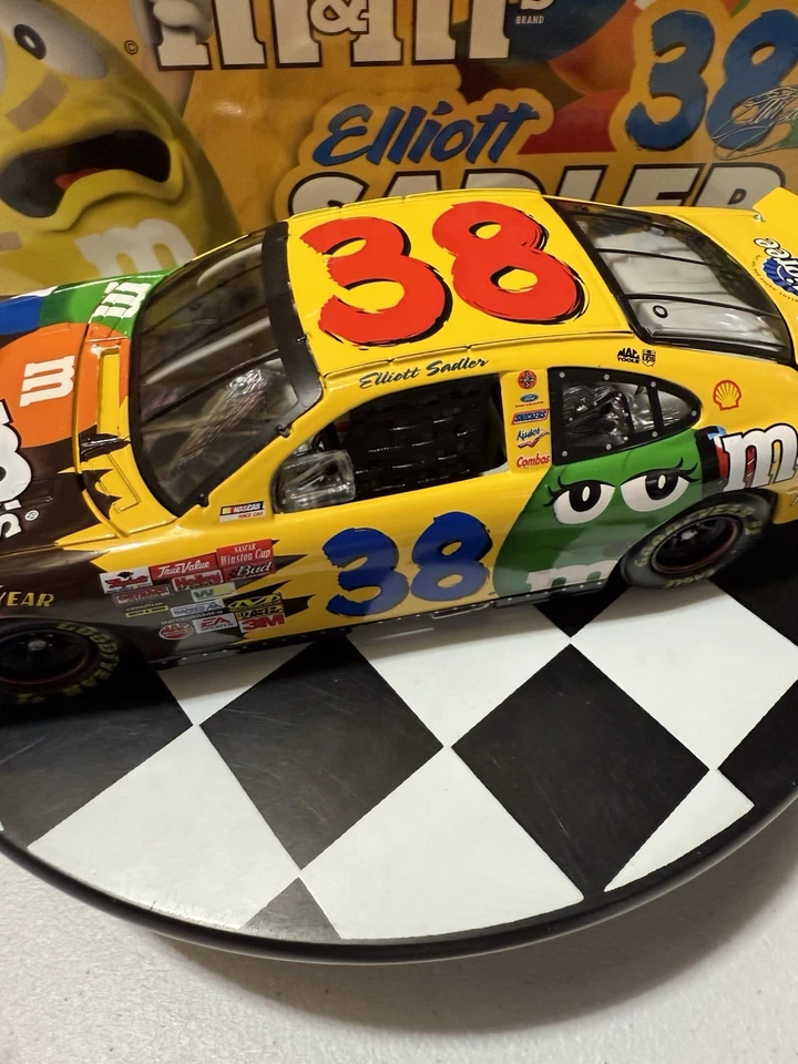 Elliott Sadler #38 M&M’s 2003 1:24 Nascar Diecast - Image 4 of 4