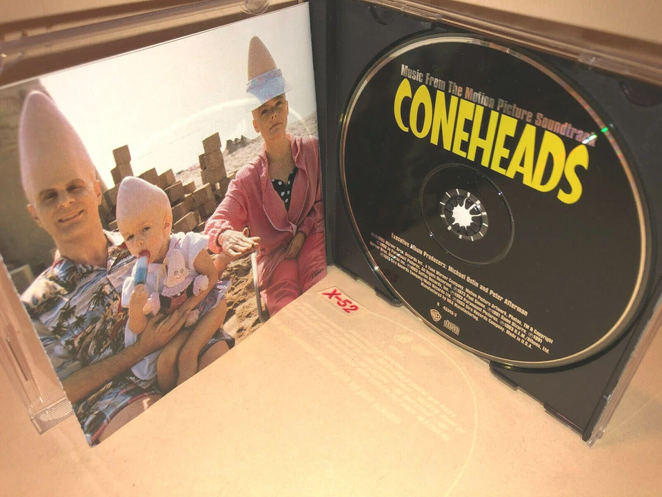 The Coneheads CD soundtrack Red Hot Chili Peppers Slash Soft Cell REM Paul Simon Foto 2 de 4