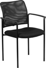 Cómoda silla lateral de oficina apilable de malla negra con brazos silla de sala de espera