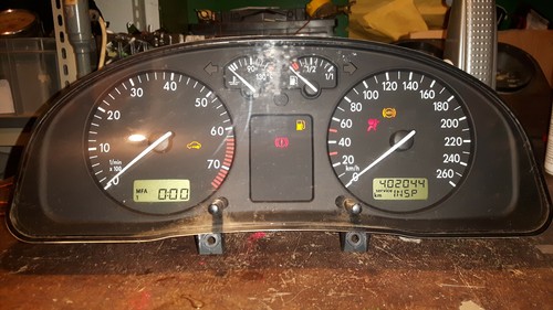 5418 Tacho Kombiinstrument VW Passat 3B Benziner MM4 09051949902 402044 km