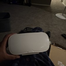 Smartphone VR Headset Viewer 6.0in Max, 96  FOV, Plastic, Black/White