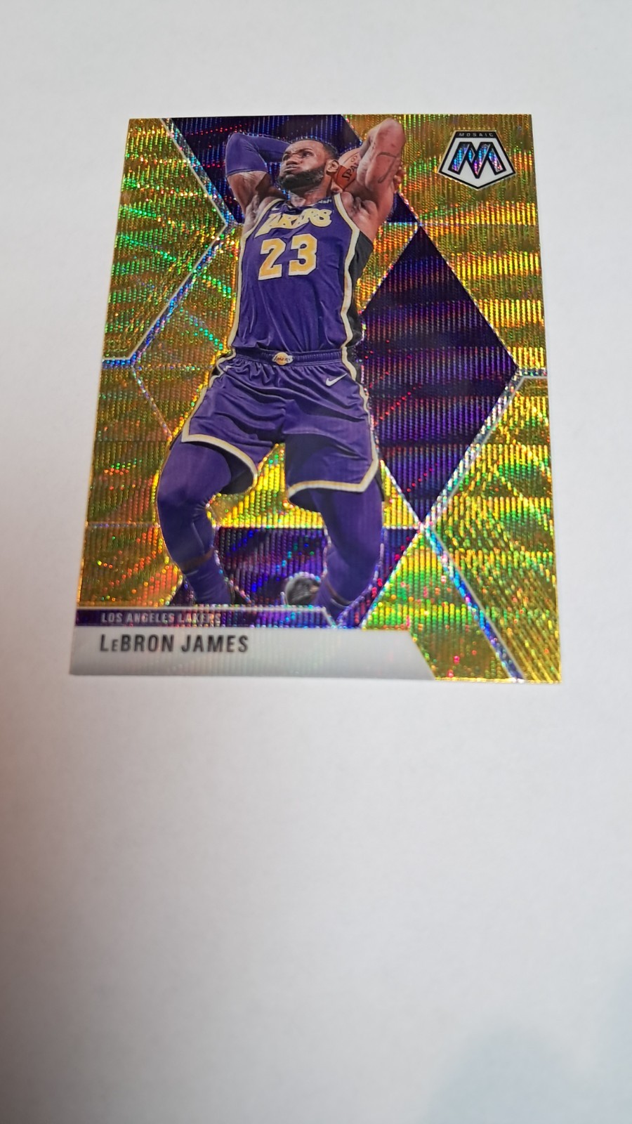 2019-20 Panini Mosaic Gold Wave Lebron James #8