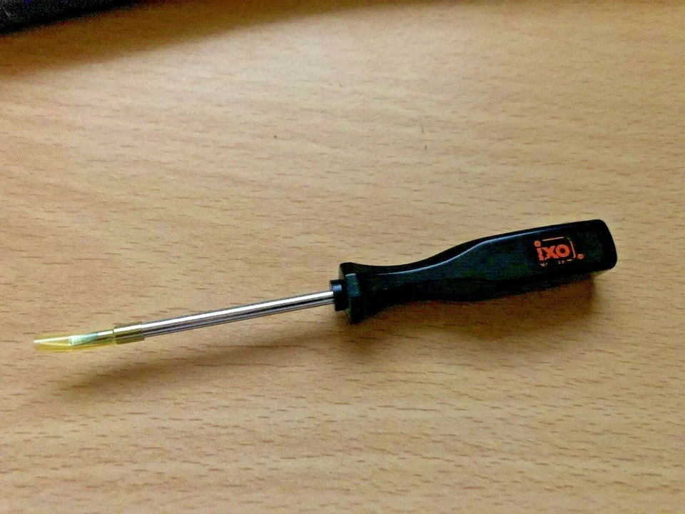 IXO 2.7mm TRIANGLE END SCREWDRIVER FOR MODEL CARS ALTAYA/ATLAS/DE AGOSTINI