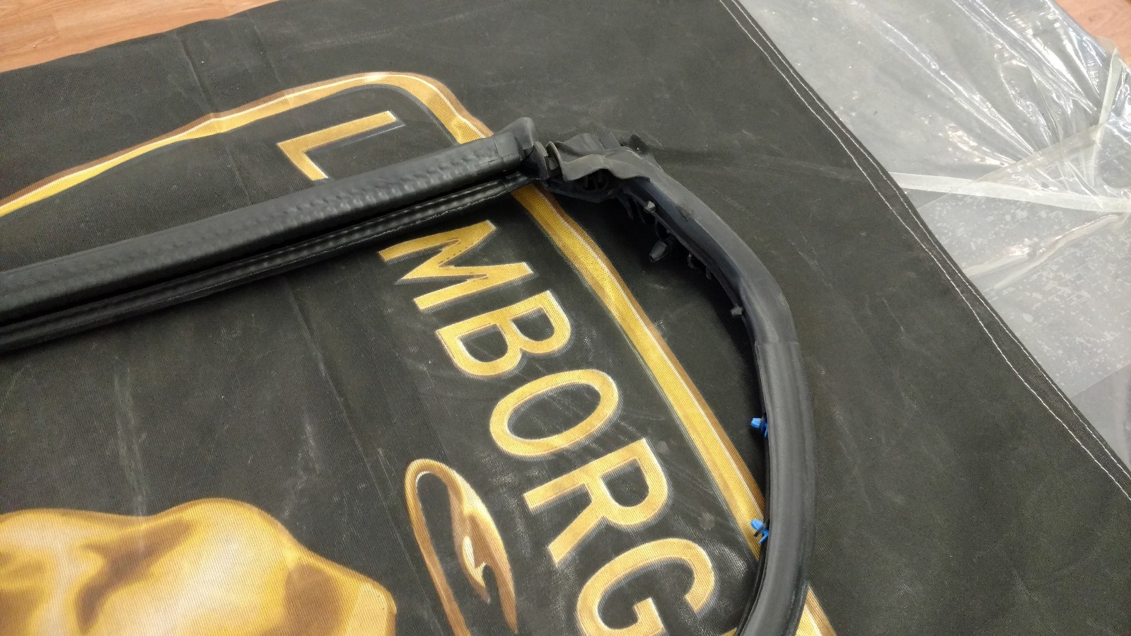 LAMBORGHINI GALLARDO COUPE RIGHT SIDE DOOR SEAL WEATHERSTRIP OEM 407837912 