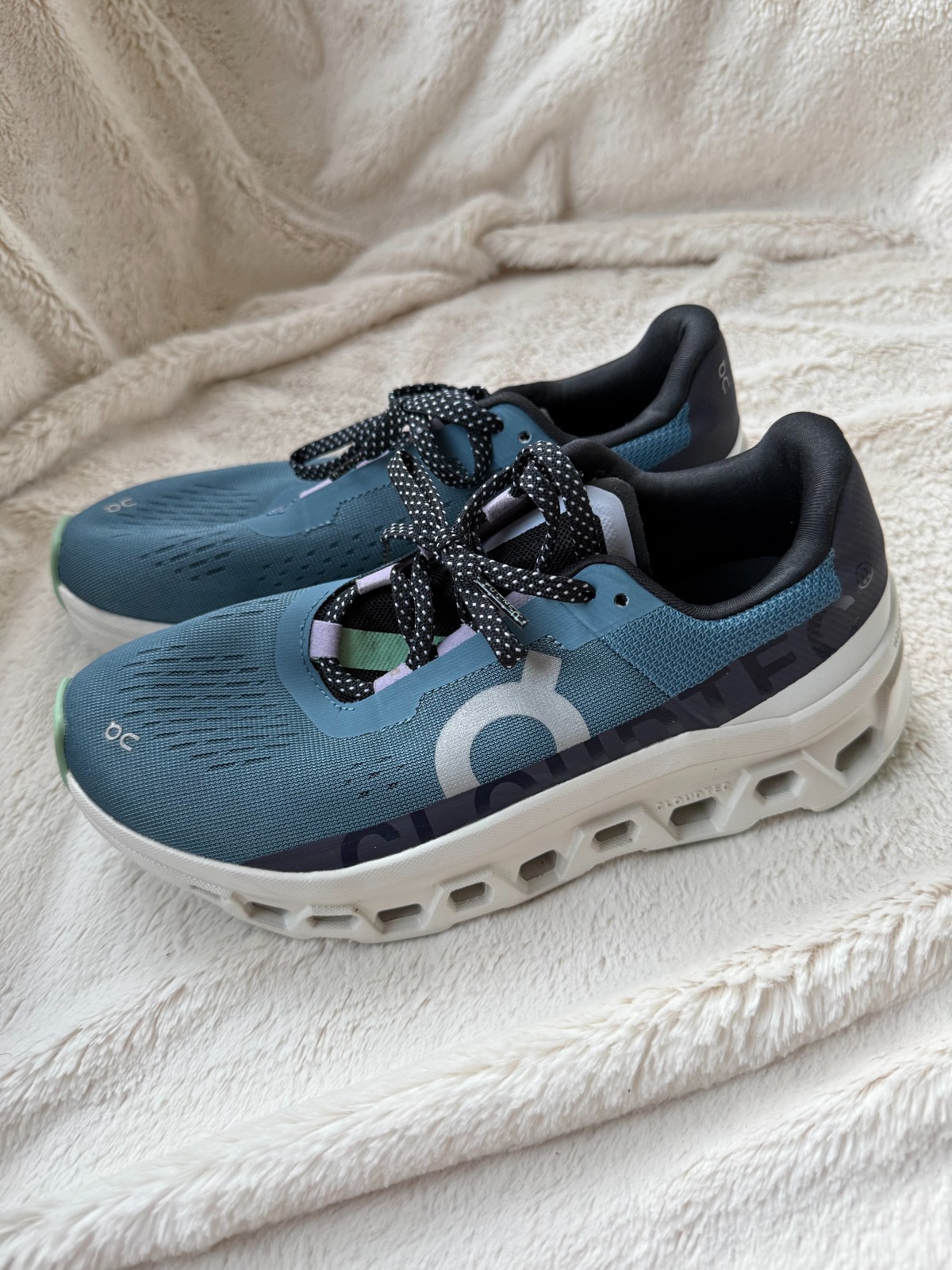 Nearly New $170 ON Cloudmonster Womens Dust/Vapor US7.5 image 10