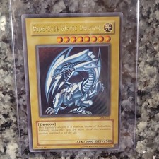 Konami Blue-Eyes White Dragon SDK-001 Ultra Rare Holo 3000/2500