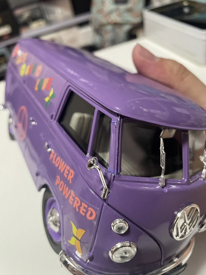 Autobús retro Volkswagen SOLIDO 1:19 no 18 VW T1 1966 modelo púrpura  Foto 2 de 4