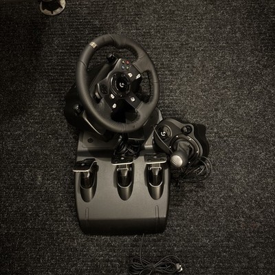 Logitech G920 Racing Wheel full setup w/ Pedals and 6 speed Gear Shifter. 