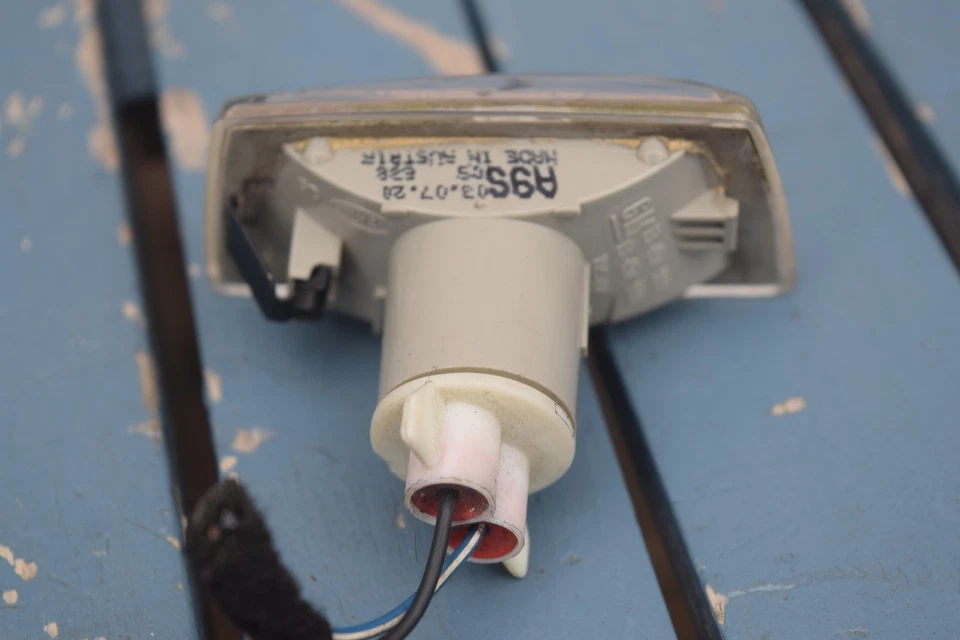 OEM 2011 2012 2013 Buick Regal Front Left Driver Turn Signal Light - Image 3 of 4