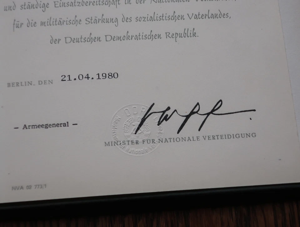 NVA Ehrengeschenk, 25 Jahre Treue Dienste für einen Major 1980 mit OU AG Wolff - Bild 4 von 4