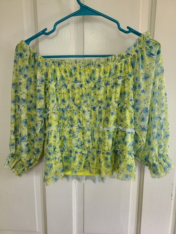 SO Juniors Floral Off The Shoulder Cropped Top Size Medium Women's Shirt