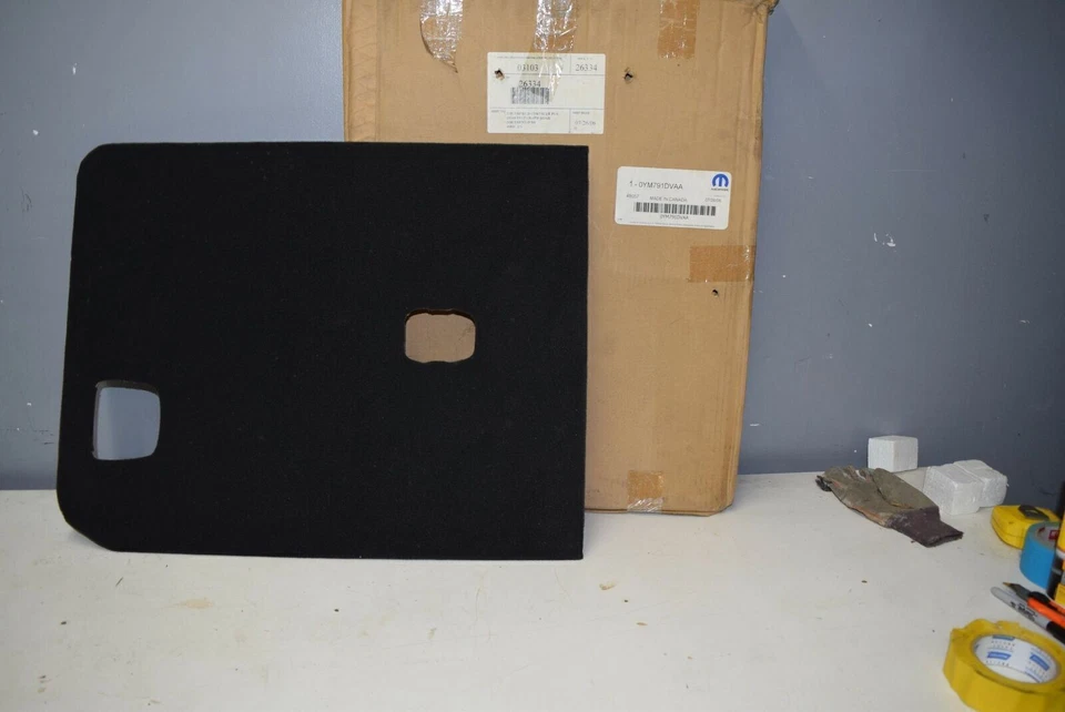 2004-2005 Chrysler Pacifica YM791DVAA Seat Back Panel 0YM791DVAA - B8 - Image 2 of 3