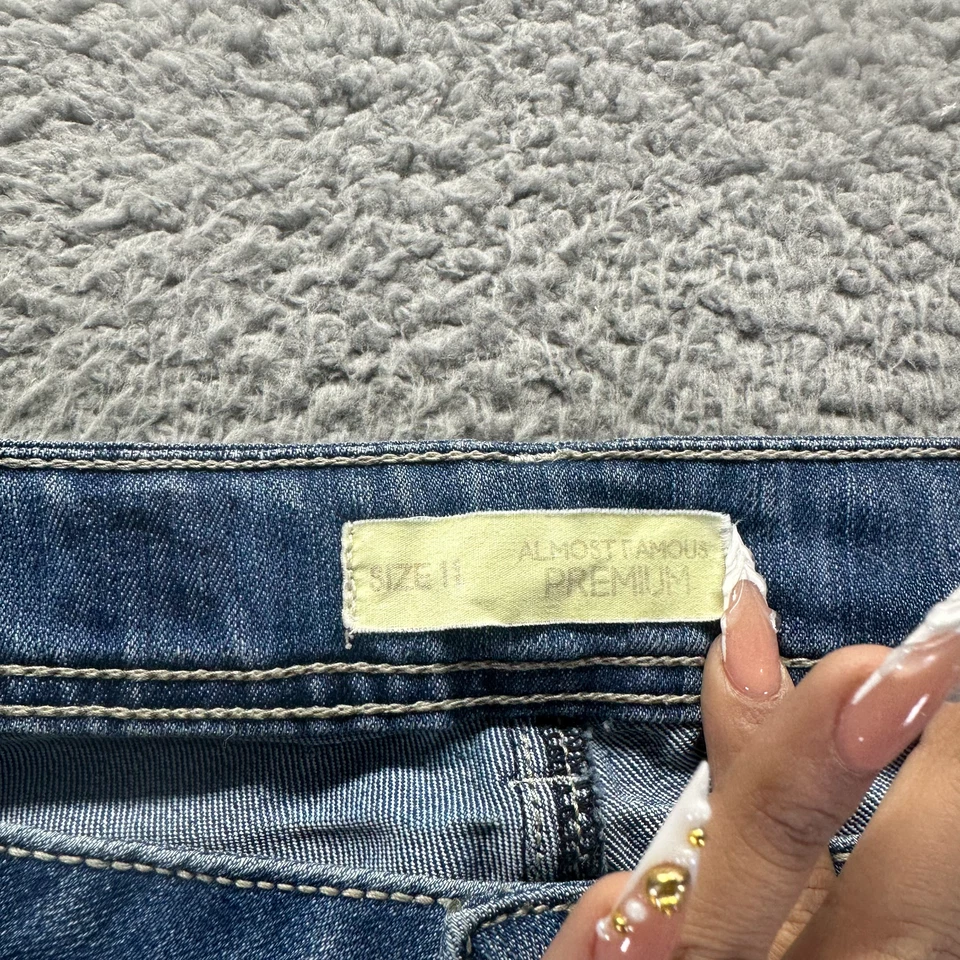 Pantalones de mezclilla Almost Famous Premium para mujer 11 azul algodón cónicos desgastados desteñidos Foto 4 de 4