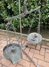 Antica bilancia in ottone con pesi (Prezzi: 250 Euro)