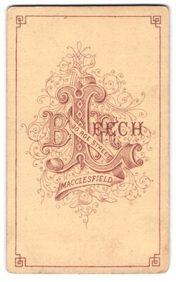 Fotografie B. Leech, Macclesfield, 30 Roe St., Monogramm des Fotografen mit flo 