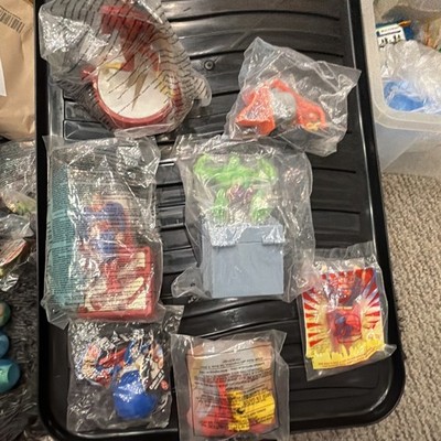 McDonald s Happy Meal und Burger King Spielzeug Superhelden Hulk Superman Flash 