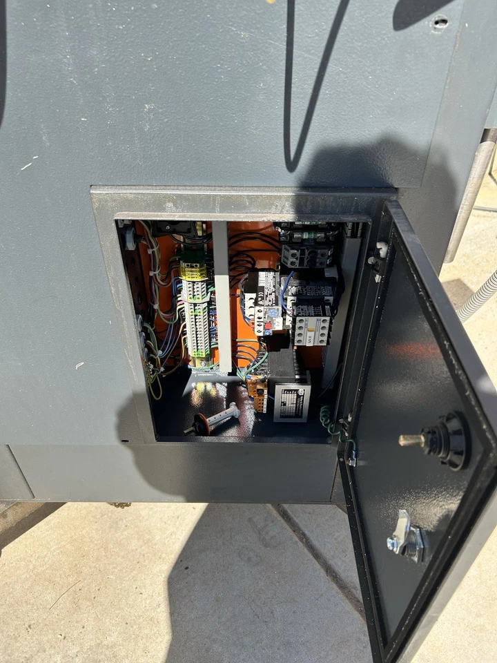 Sierra automática de aluminio trifásica Elumatec MDL 73 fresadora en funcionamiento Phoenix P/U Foto 4 de 4