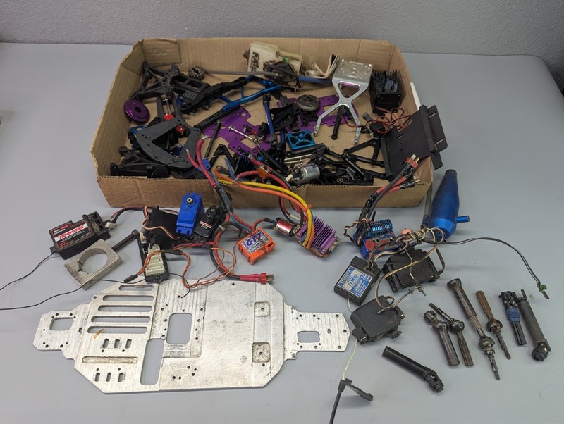 Aluminum 1/10 scale RC Chassis - Servos - Receiver - Parts