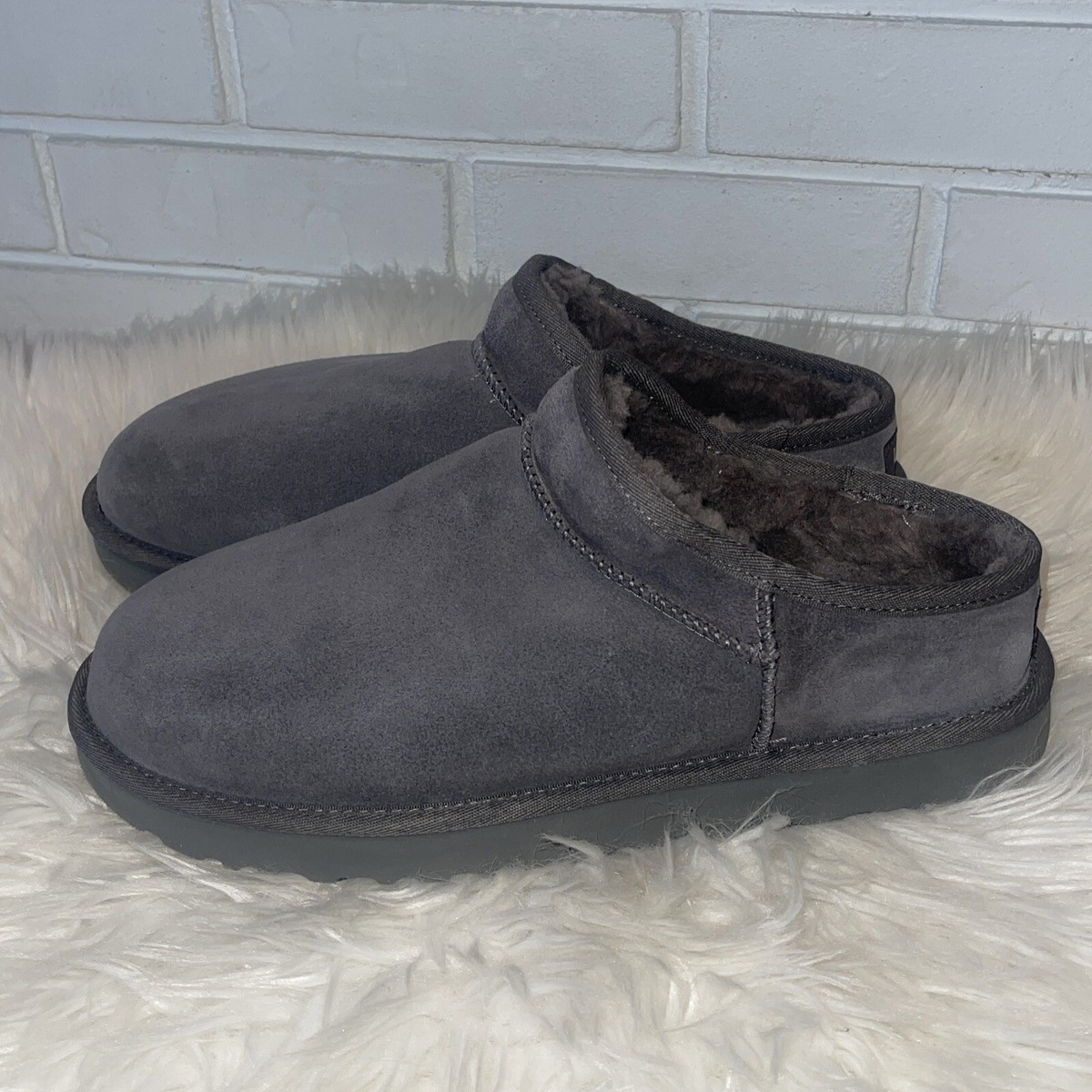 靴 UGG CLASSIC SLIPPER New UGG Classic Slipper Womens Size 12 Gray Suede Shoe Fur