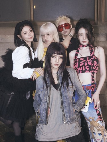 (G)I-DLE WE ARE 8th Mini Album CD+POSTER+Photo Book+7 Lyrics+2 Card+Sticker+GIFT - Picture 4 of 28