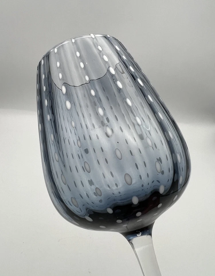 Balão circular branco chuva em azul taça de vinho - Imagem 4 de 4