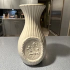 Red Wing Lg Vase With Cherubs 776