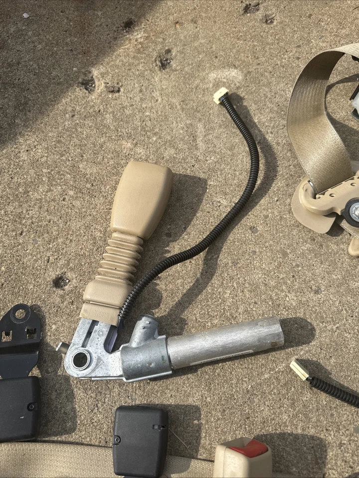 05-11 CADILLAC STS OEM DELANTERO IZQUIERDO Trasero Derecho CINTURÓN DE ASIENTO HEBILLA BLOQUEO PESTILLO Juegos Foto 2 de 4